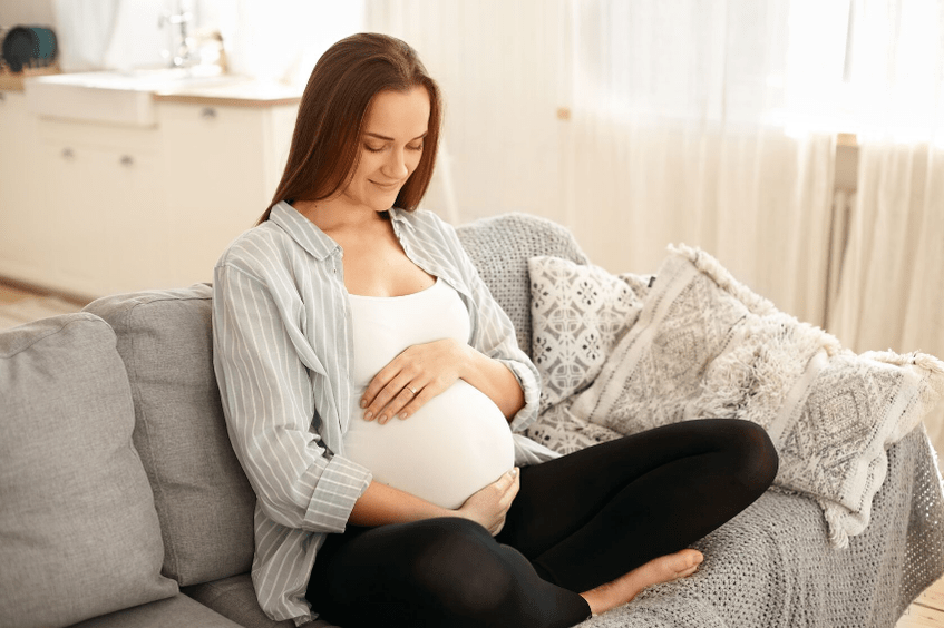 Regular rest will help a pregnant woman relieve back and lower back pain